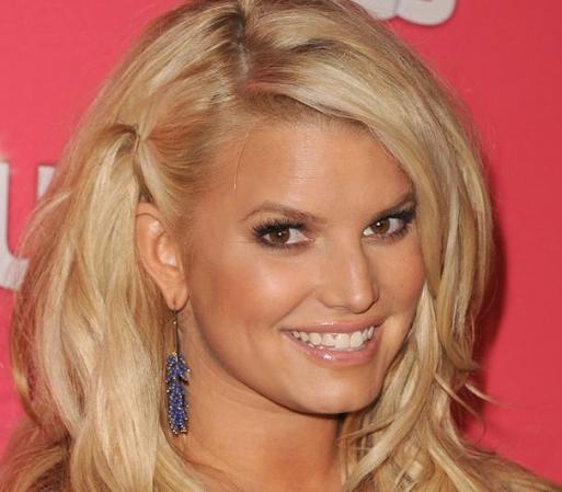 Jessica Simpson nació en Abilene, Texas y esta texana no llegó a la fama por su voz, sino por su “realityshow” Newlyweds al lado de su ex esposo Nick Lachey.