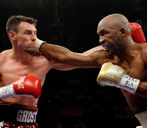 El 31 de julio del 2010, Guerrero derrotó al cubano Joel Casamayor en una pelea del peso welter.