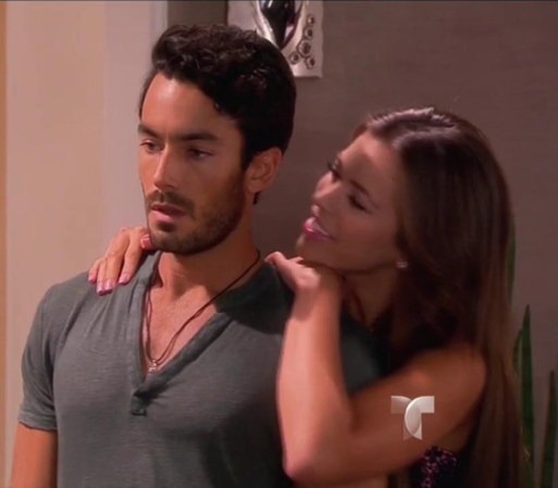 Gaspar está feliz porque será abuelo de nuevo. Inés aparece de pronto. Amanda le pregunta cómo se enteró de su embarazo, ella responde que Pancho se lo dijo. Inés hace creer a todos que ella y Santiago se quieren.