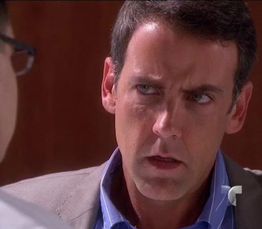 El doctor habla con Humberto par informarle que Amanda perdió al bebé y que además encontraron en su sangre una droga. Humberto se hace el sorprendido.