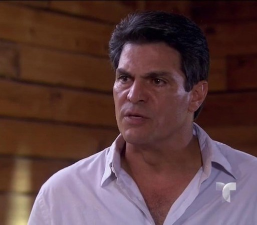Patricio pide a Victoria e Iván que se separen para siempre, que Iván se vaya de la casa y Victoria acepta. Iván está desconcertado.