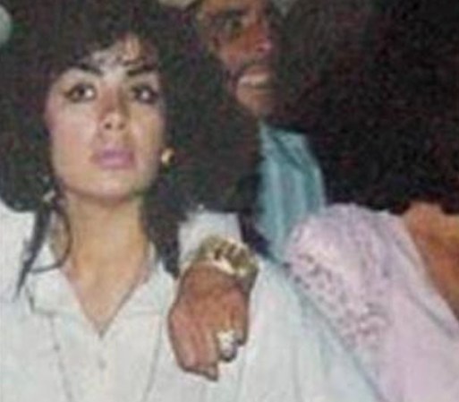 A continuación más fotos de la controversial “Reina del Pacífico”.