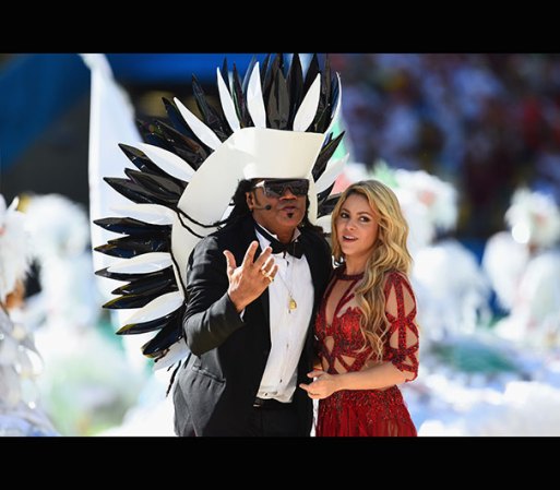La colombiana cantó en compañía del brasileño Carlinhos Brown.