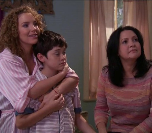 Santiago lleva a Amanda y Willy a casa de Paula para que se despidan de ella y de Begoña.