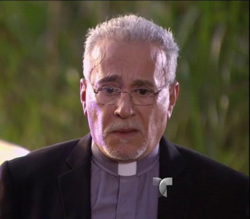 Pancho lleva al padre Milton al bosque donde encontraron el cuerpo de Ricardo y le dice que si no le da el nombre de quien lo mató, lo detendrá a él.