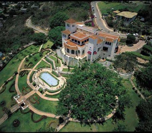El Castillo Serrallés es una mansión en la ciudad de Ponce, Puerto Rico. El edifico fue mandado construir, en la década de los treinta por Juan Eugenio Serrallés, comerciante y empresario. Hoy día, el castillo es un museo con información sobre la industria de la caña de azúcar.