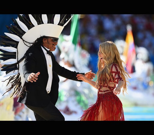 La presentación de la colombiana se ganó el aplauso de miles alrededor del mundo porque no solo ofreció una coreografía única que incorporó elementos brasileños, sino que además cantó en vivo.