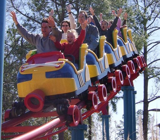 Irónicamente, aunque su origen tiene que ver con la diversión en los inviernos de Rusia, los rusos la llamaban "montaña americana". Los americanos la conocen como roller coasters.