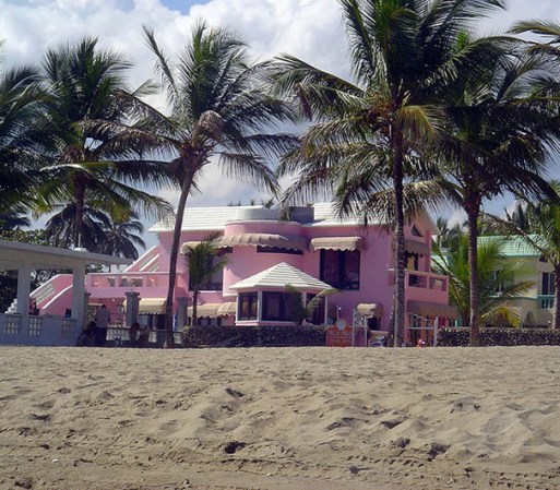 República Dominicana cuenta con hermosas playas. Entre ellas se destacan Punta Cana, Playa El Rincón (foto) y Playa Grande.