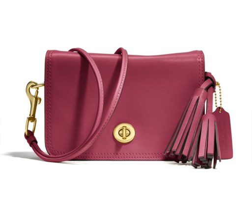 Para esas divertidas salidas con amigas o en pareja coach.com ofrece el pequeño "Coach Legacy". Su precio es de $198.