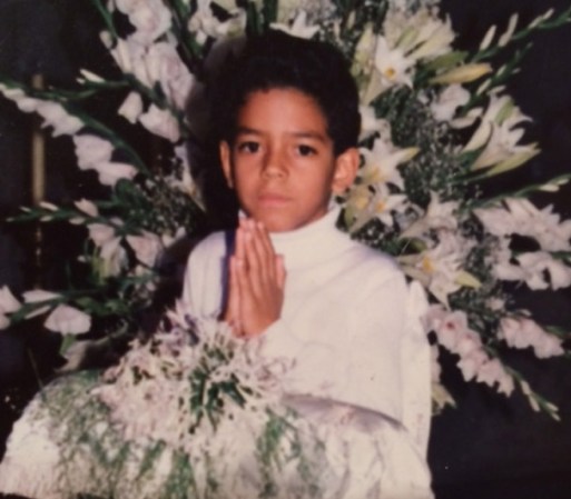 Aquí está nuestro reportero estrella a los 8 años en su primera comunión.