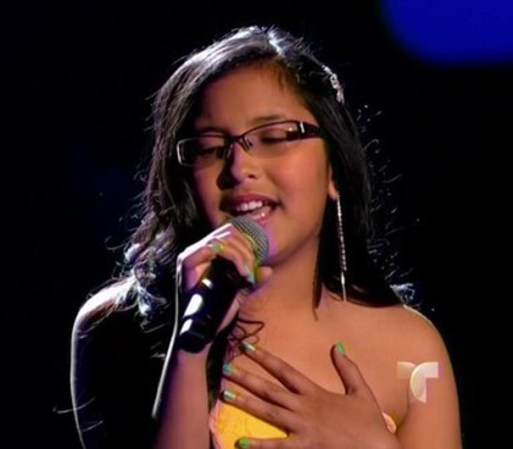 Nicole con 10 años vino de Miami para cantar “Corre”. La niña deslumbró a los coaches con su tierna voz y logró que se voltearan por ella. Finalmente, la niña escogió al “team Rubio”.