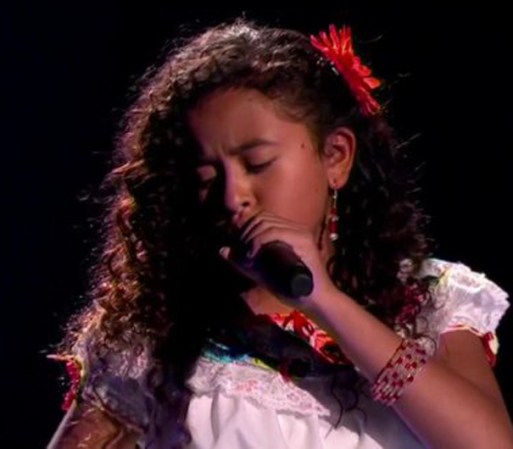 Alondra cantó “Cucurrucucu”. Los tres coaches pelearon por su voz, pero la niñita escogió al “team Rubio”.