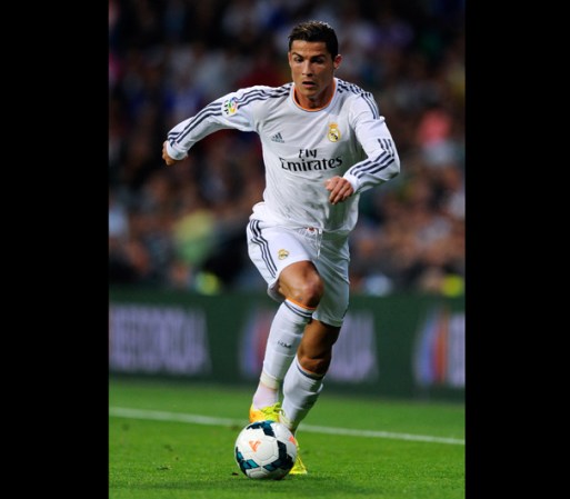 Cristiano Ronaldo: este joven portugués es uno de los delanteros más prominentes y eficaces. Lo más increíble es ver la determinación y como sobresalió a pesar de venir de una familia humilde. Su madre era cocinera y su padre fue el jardinero de la municipalidad.