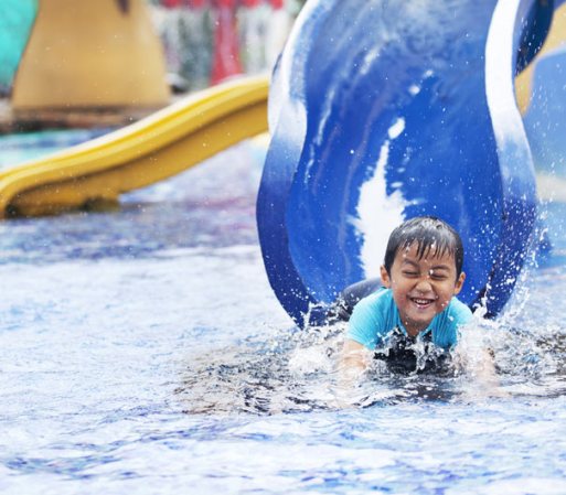 EL TEPHE: Ubicado en el Estado de Hidalgo, disfruta de sus aguas termales, albercas, toboganes, juegos infantiles, restaurante, hospedaje, zona para acampar y amplios jardines.