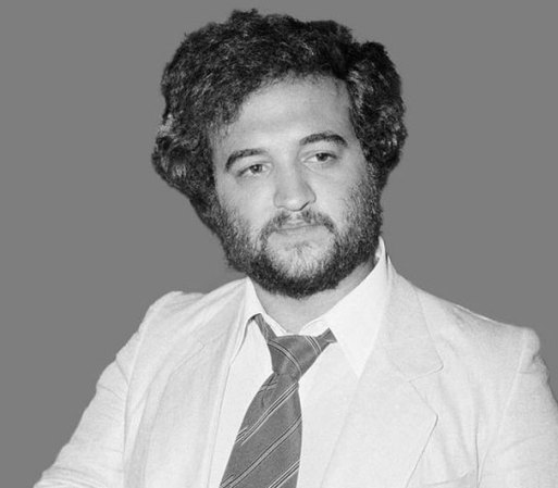 El actor John belushi murió a los 33 años de edad a causa de una sobredosis de droga.