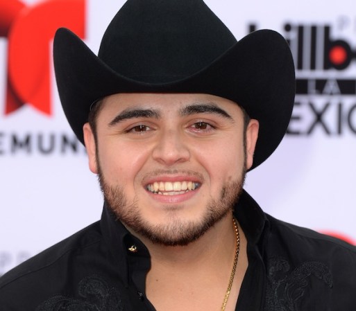 El líder del corrido, Gerardo Ortiz, será de los grandes invitados de la noche. Originario de de Pasadena, California y criado en Sinaloa, se ha ganado a pulso este título dentro de la música regional mexicana.