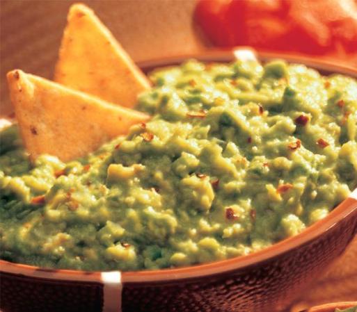 El guacamole o mejor dicho, el aguacate en grandes cantidades podría resultar toxico a los perros debido a que contiene una substancia llamada Perisn que es inofensiva para los humanos, pero no así en los canes. <br />Fuente: pets.webmed.com