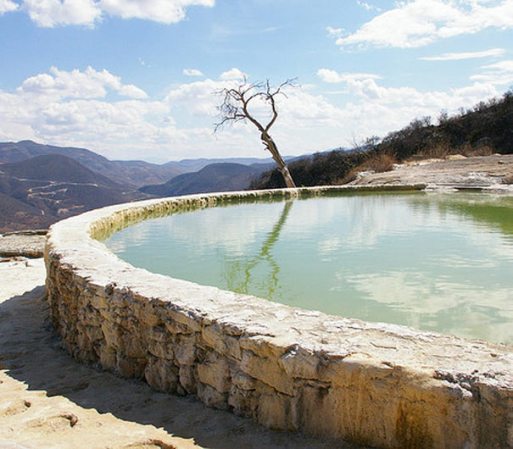 HIERVE EL AGUA: En Oaxaca, disfruta de este magnífico escenario natural en el que destacan sus famosas cascadas petrificadas, albercas de aguas templadas, restaurantes, cabañas Y áreas para acampar.