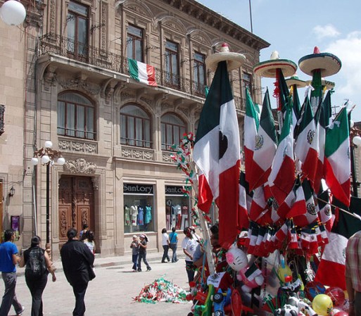Especialmente durante las fiestas patrias, los turistas pueden conseguir souvenirs característicos de México.