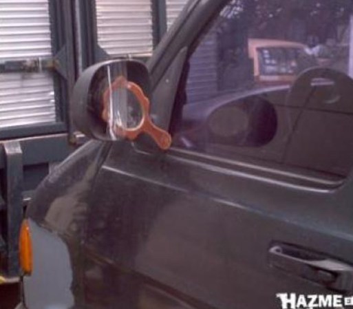 ¿Llevar el auto al taller por un espejo? Para qué si está el espejo de la hermana.