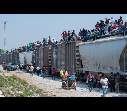 La Bestia, es como se le conoce a un tren en México que transporta mercancía desde el sur de ese país, hasta ciudades fronterizas con Estados Unidos. Lo que pocos saben, es que además lleva a personas desesperadas por un futuro mejor.