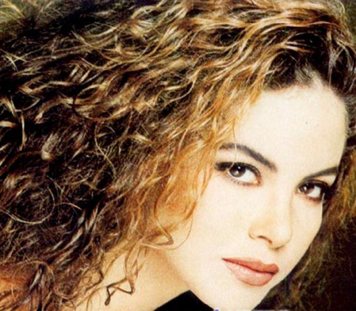"Electricidad", "Amor secreto", "Ya no" y "Tu desdén", fueron otros de ls éxitos de Lucero de los 90.