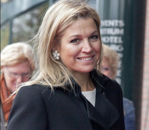 Se convertirá en reina, después del anuncio de la abdicación de la reina Beatriz, en Holanda, en favor de su hijo mayor, Guillermo-Alejandro, su esposo.