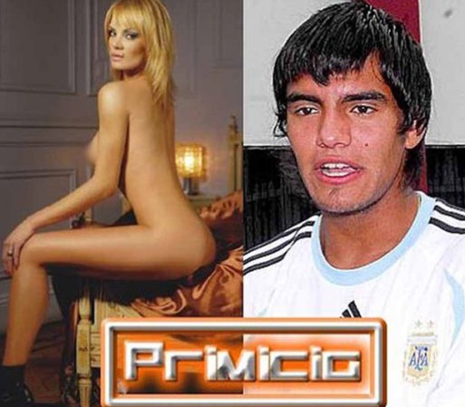 Aquí la foto de ambos, ella posando como modelo. El, con la camiseta de la Selección Argentina.