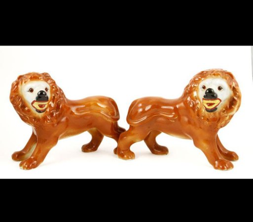 Par de leones de cerámica. Precio inicial: $175