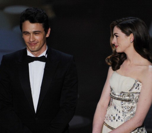 James Franco y Anne Hathaway presentaron en 2012 la 84º entrega de los Premios de la Academia. Fue extraño: ella brilló y enamoró a todos. Él, adoptando un papel insólito, se mantuvo en silencio, en segundo plano y no aportó nada. Fue duramente ccriticado.