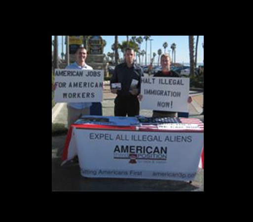 American Freedom Party tiene como uno de sus principales propósitos promover la deportación de inmigrantes y volver a las leyes hechas sólo por los blancos.