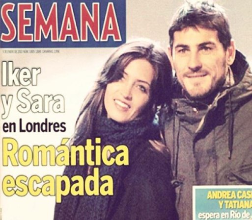 Sara mide 1,68 metros, pesa 50 kilogramos y tiene ojos verdes.