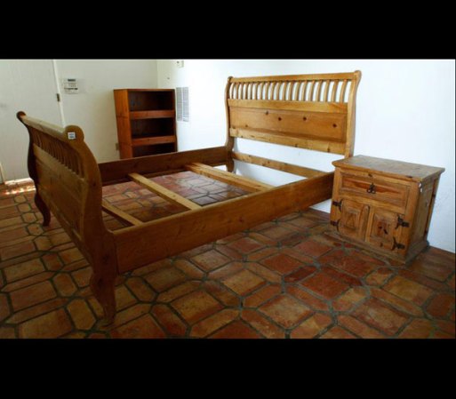 Juego de cama, madera de pino: Precio inicial $100