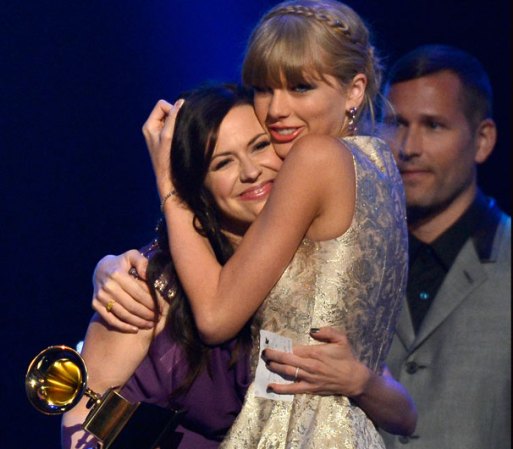 Taylor comenzó a visitar Nashville donde, con tan sólo 12 años, empezó escribir canciones con algunos compositores de la zona.