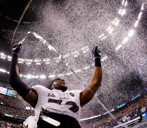 Ray Lewis, rey del mundo, festeja ser parte del mejor equipo.