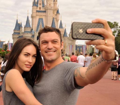 Actualmente, Megan Fox está casada con el actor Brian Austin Green. En esta imagen, un poco de relax y diversión para el matrimonio feliz en el Magic Kingdom de Disney.