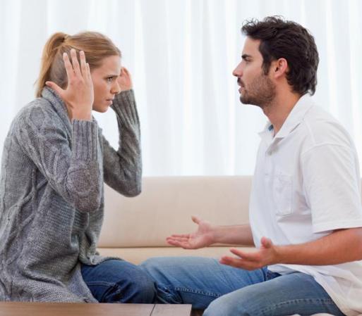 “¡Si yo cocino siempre!”. Una de las cosas que más irrita a las mujeres es cuando los hombres dicen, por ejemplo, que cocinan siempre cuando en realidad sólo han preparado una pizza al horno 6 meses atrás. O cuando dicen: “¿Otra vez me vas a pedir que ordene la casa?”, como si lo hiciera todo el tiempo…