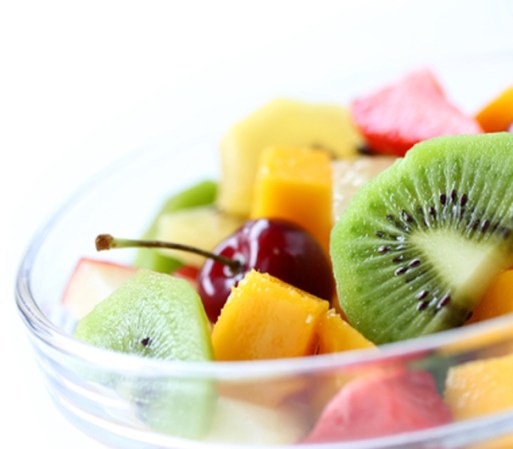 Nutrientes inteligentes. Las vitaminas y minerales son escenciales para desarrollar y conservar las habilidades mentales a cualquier edad. Así que frutas y verduras no pueden faltar en tu dieta. La granada y los cítricos son buenas opciones, por sus beneficios nutritivos y antioxidantes.