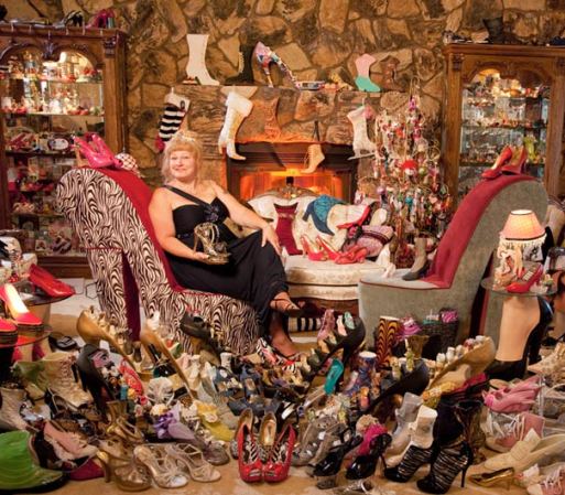 La mayor colección de objetos relacionados con zapatos incluye 15,665 piezas y es de Darlene Flynn de EEUU.