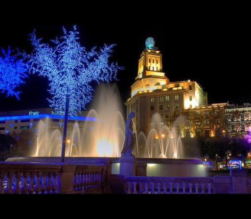Barcelona se viste de fiesta para celebrar en cada esquina, en cada palacio y en cada plaza la Navidad.