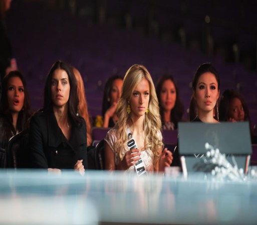 Adrienne Murphy, Miss Ireland 2012; Melinda Bam, Miss South Africa 2012; y Ji Dan Xu, Miss China 2012.