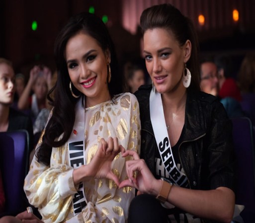 Diem Huong Luu, Miss Vietnam 2012; y Branislava Mandić, Miss Serbia 2012.