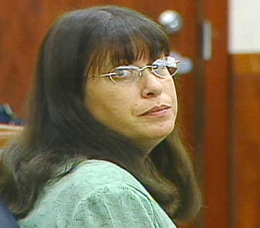 20 DE JUNIO, 2001: Andrea Yates confesó haber ahogado a sus cinco hijos. La mujer fue declarada inocente por enajenación mental y fue enviada a un hospital para enfermos mentales.