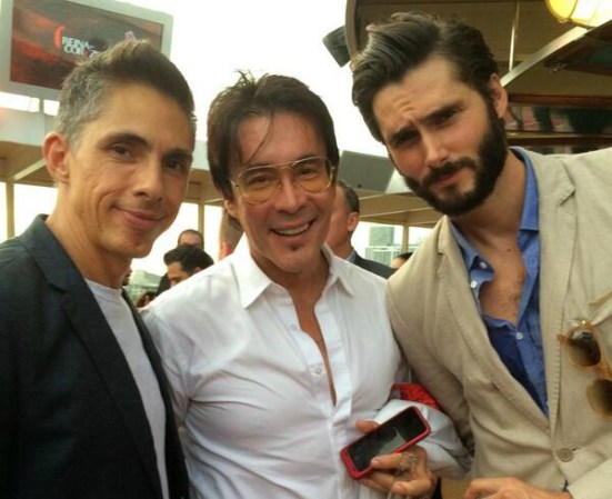 Manuel Sevilla @ManuelSevilla_ Queridos panas en la premier de de @RdeCorazonesTV @Telemundo @sergiomurlopez @JOEBONILLA pic.twitter.com/OItAR9Feux • 7 de julio.