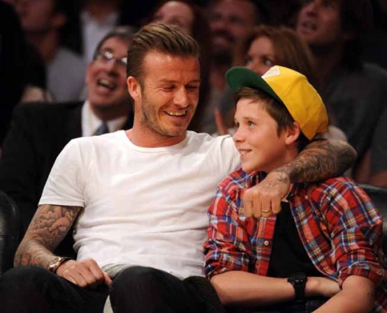 David Beckham y su hijo Brooklyn.