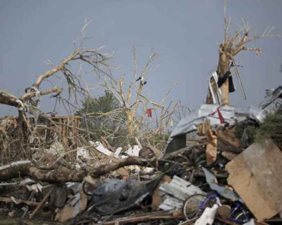 El estado de Oklahoma está de luto tras el paso de un descomunal sistema de tornados que ha costado decenas de vidas.