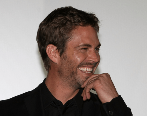 El actor Paul Walker, que se especializó en hacer películas de persecuciones en auto, perdió la vida el 30 de noviembre del 2013 como pasajero de su amigo Paul Rodas. El Porsche Carrera GT en el que transitaban a alta velocidad se estrelló contra un poste de cemento.