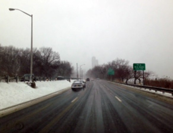 Una poderosa tormenta de nieve azota al área tri estatal de Nueva York.