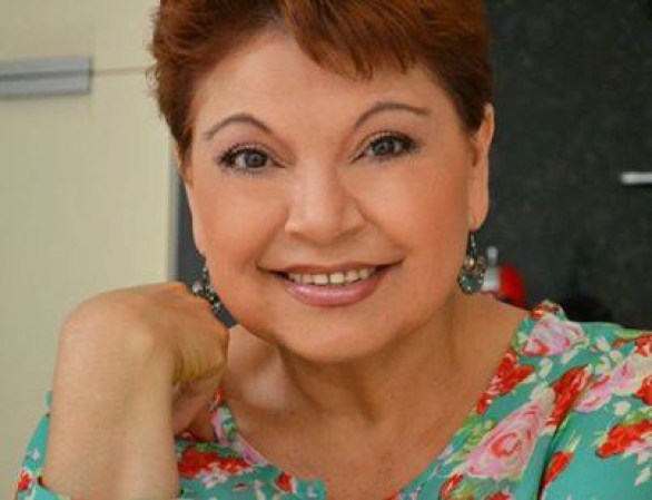 Lupita Sandoval, doña Tita es la dueña del restaurante que lleva su nombre y madre de Rafael.
